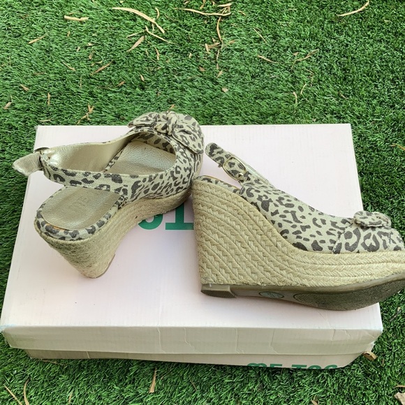 Me Too Shoes Wedges - Picture 5 of 17